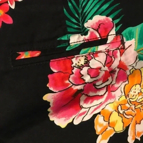 Old Navy Multicolor Floral Hawaiian Detail Shorts Size 0 - Picture 6 of 8